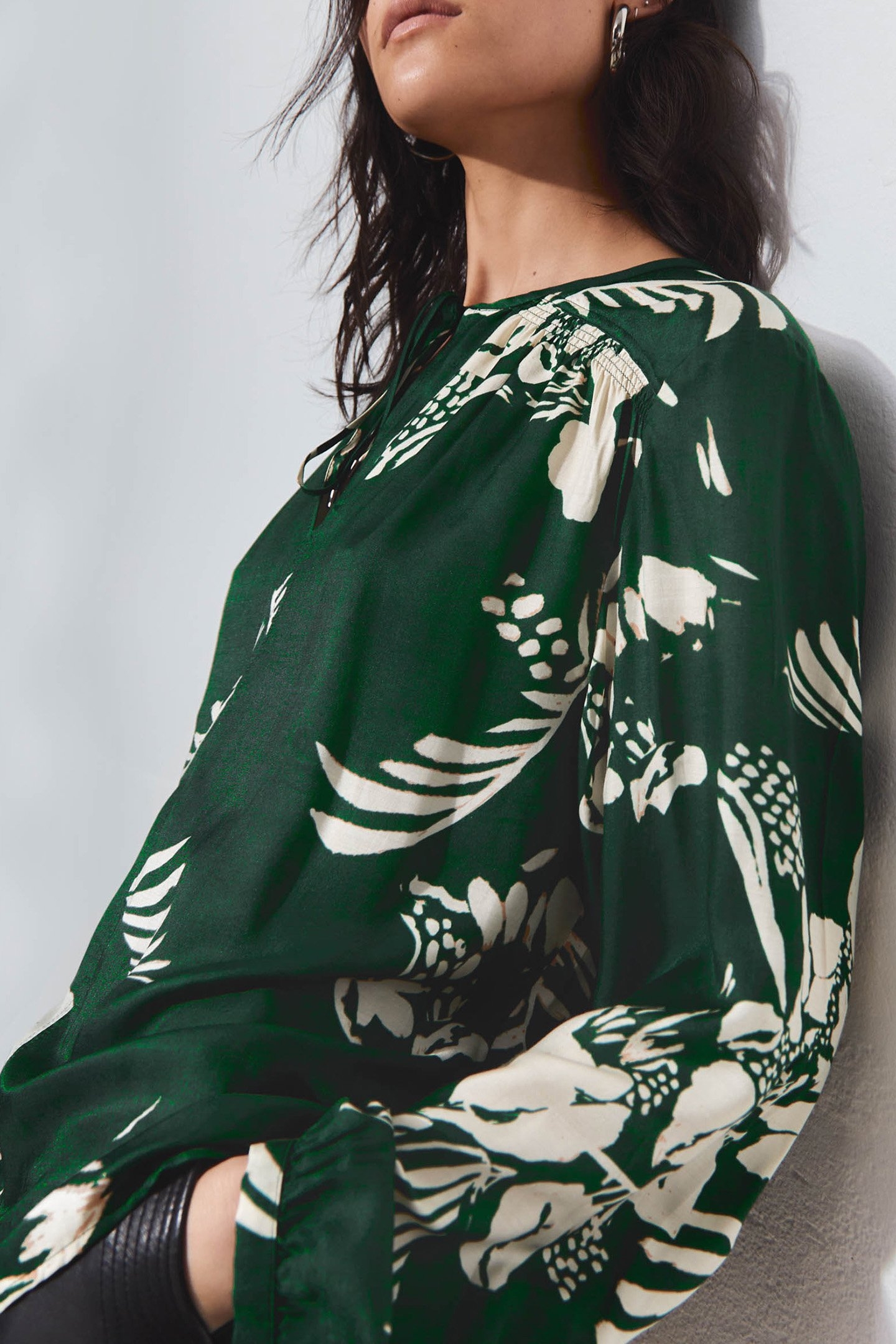 PURE EDITION – GREEN JUNGLE VIBE PRINT BLOUSE 5