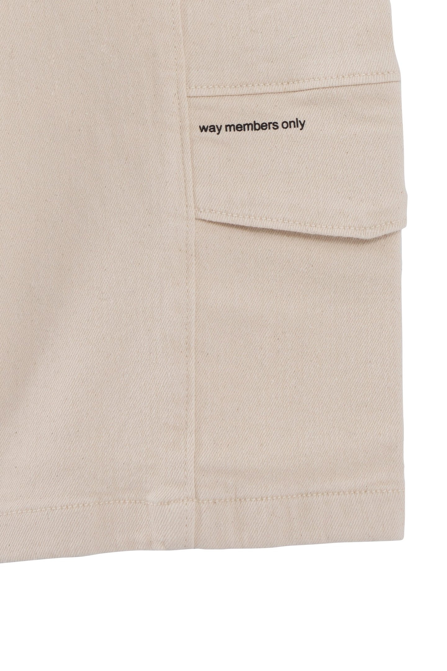 BOYS’ ECRU RELAXED BERMUDA SHORTS WITH CARGO POCKETS 5