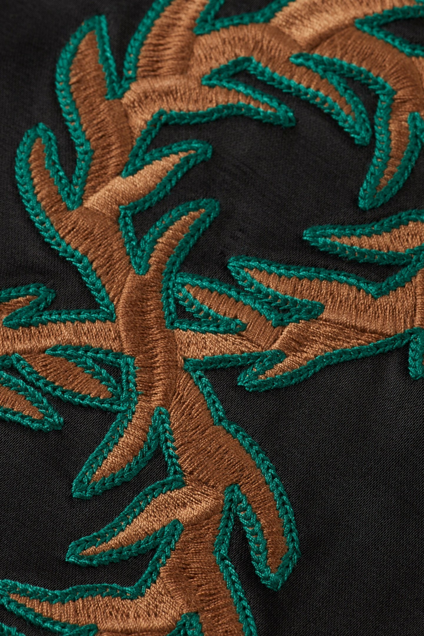 JOE JONAS X SCOTCH SODA EMBROIDERED SATEEN BERMUDA SHORT BLA 3