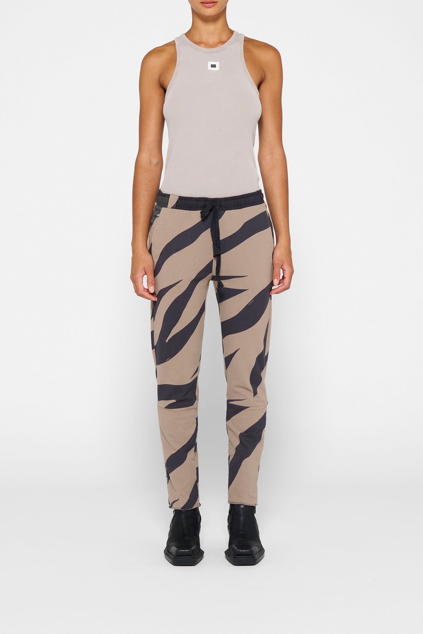 CROPPED JOGGER ZEBRA WARM TAUPE 2