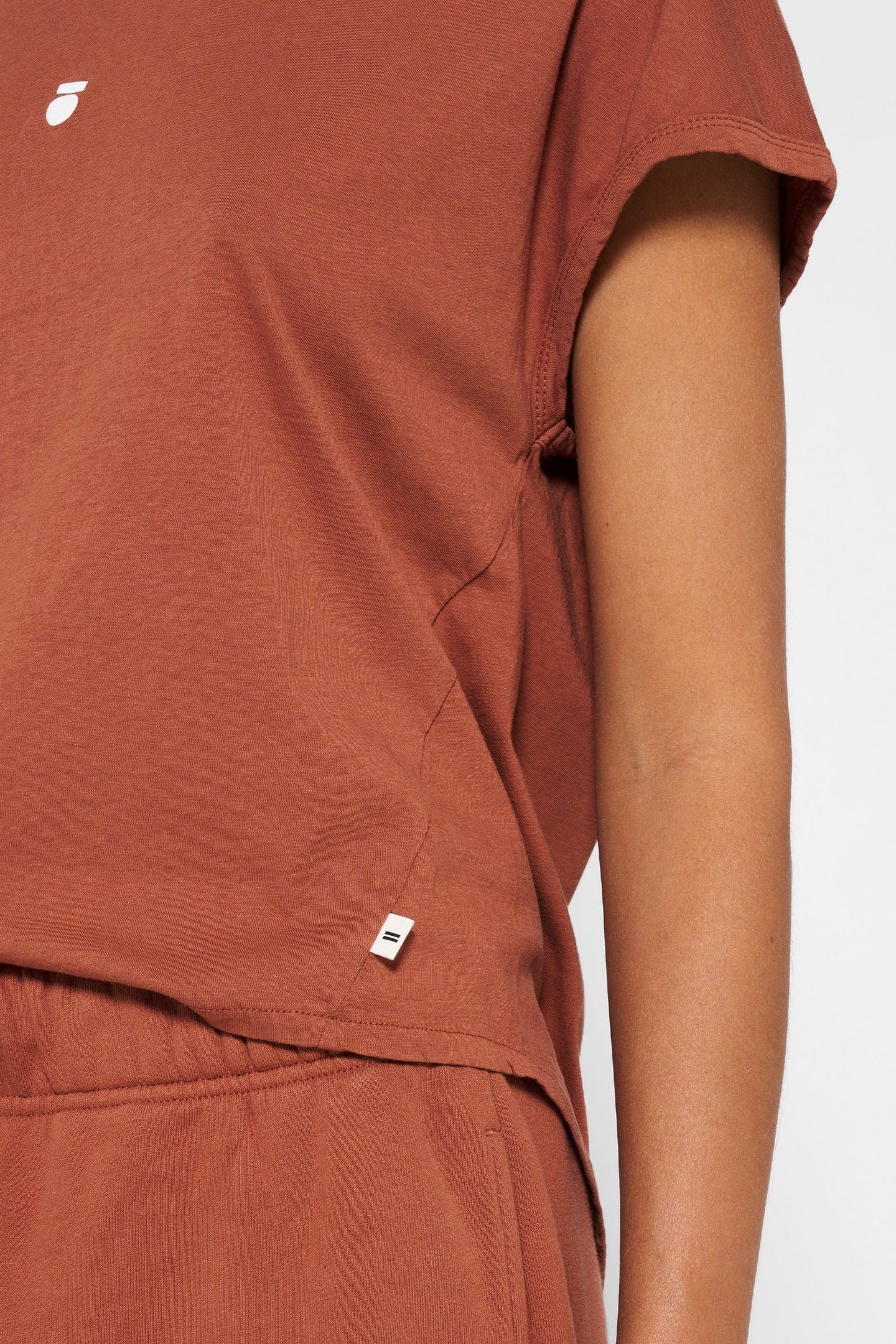 TEE MEDAL SADDLE BROWN 6