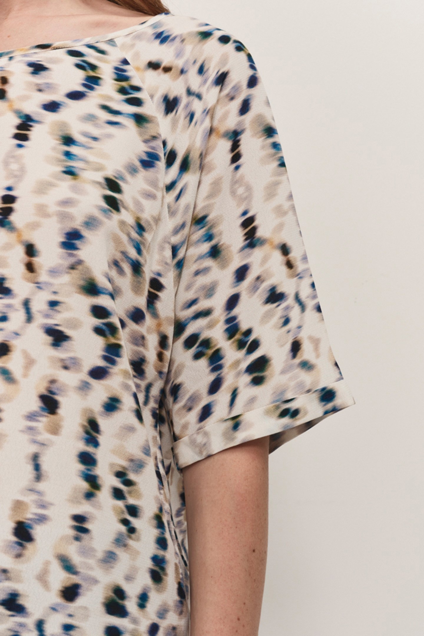 CARVI - ECRU TOP WITH PEARL TREASURE PRINT 7