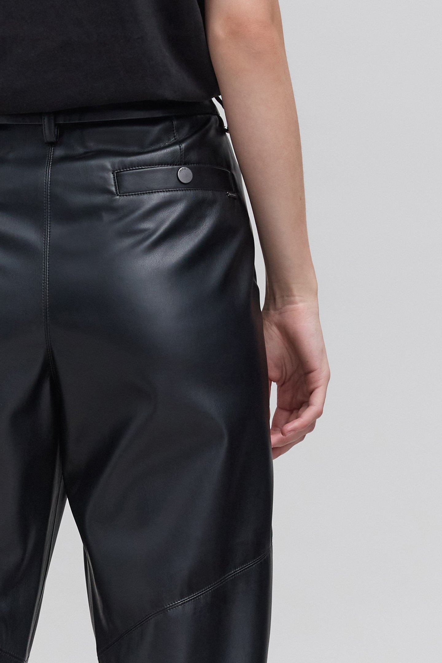 7/8TH BLACK ROCK CARROT PANTS 6