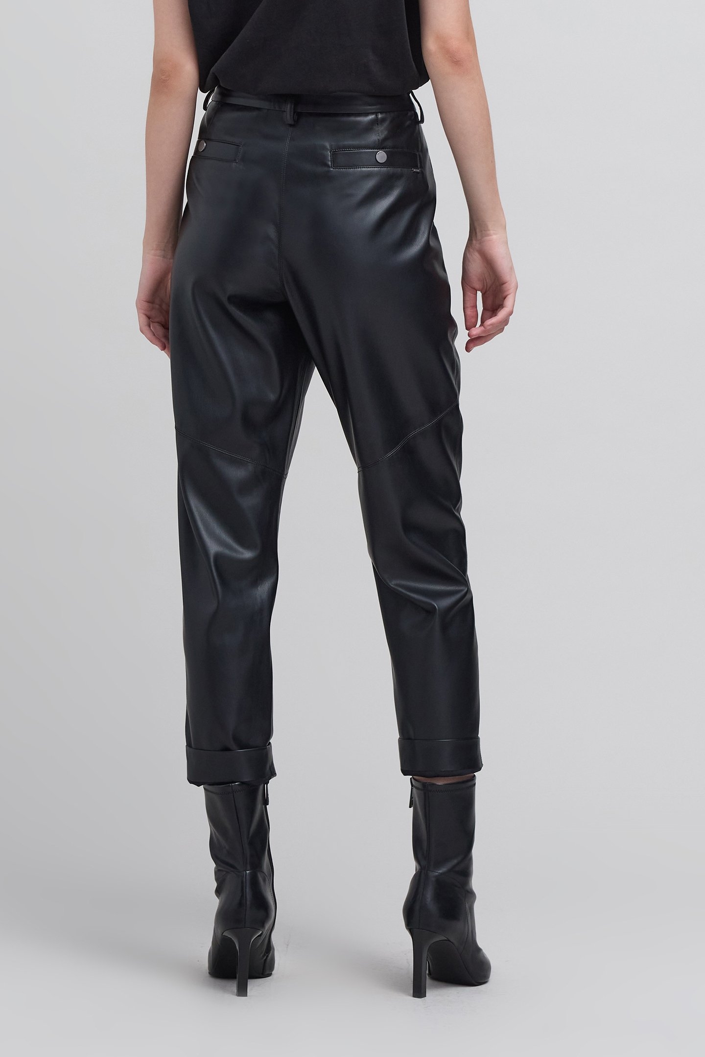 7/8TH BLACK ROCK CARROT PANTS 2