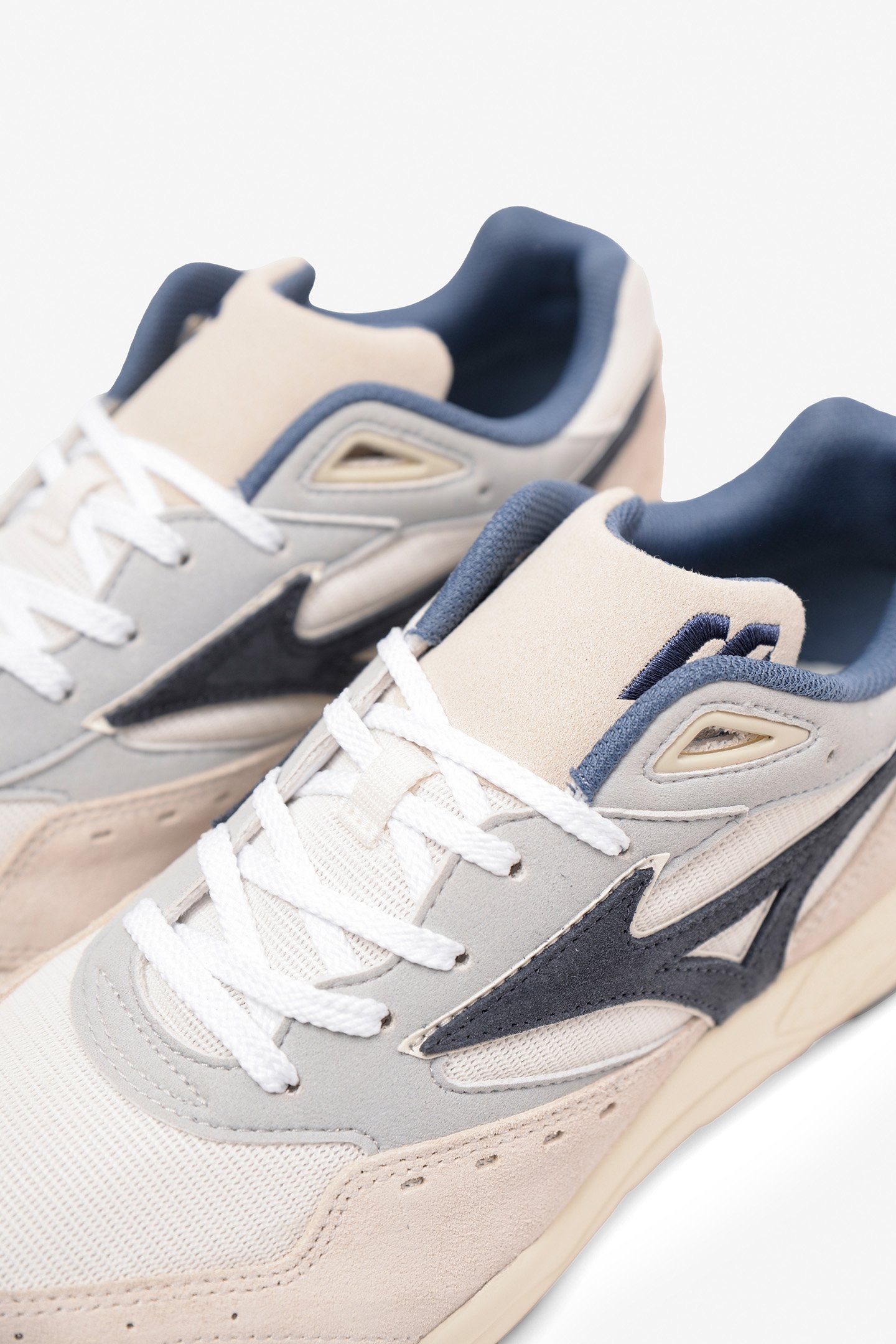 UNISEX SHOE S.L. CONTENDER SNOW WHITE/GRAPHITE/WIND CHIME 4