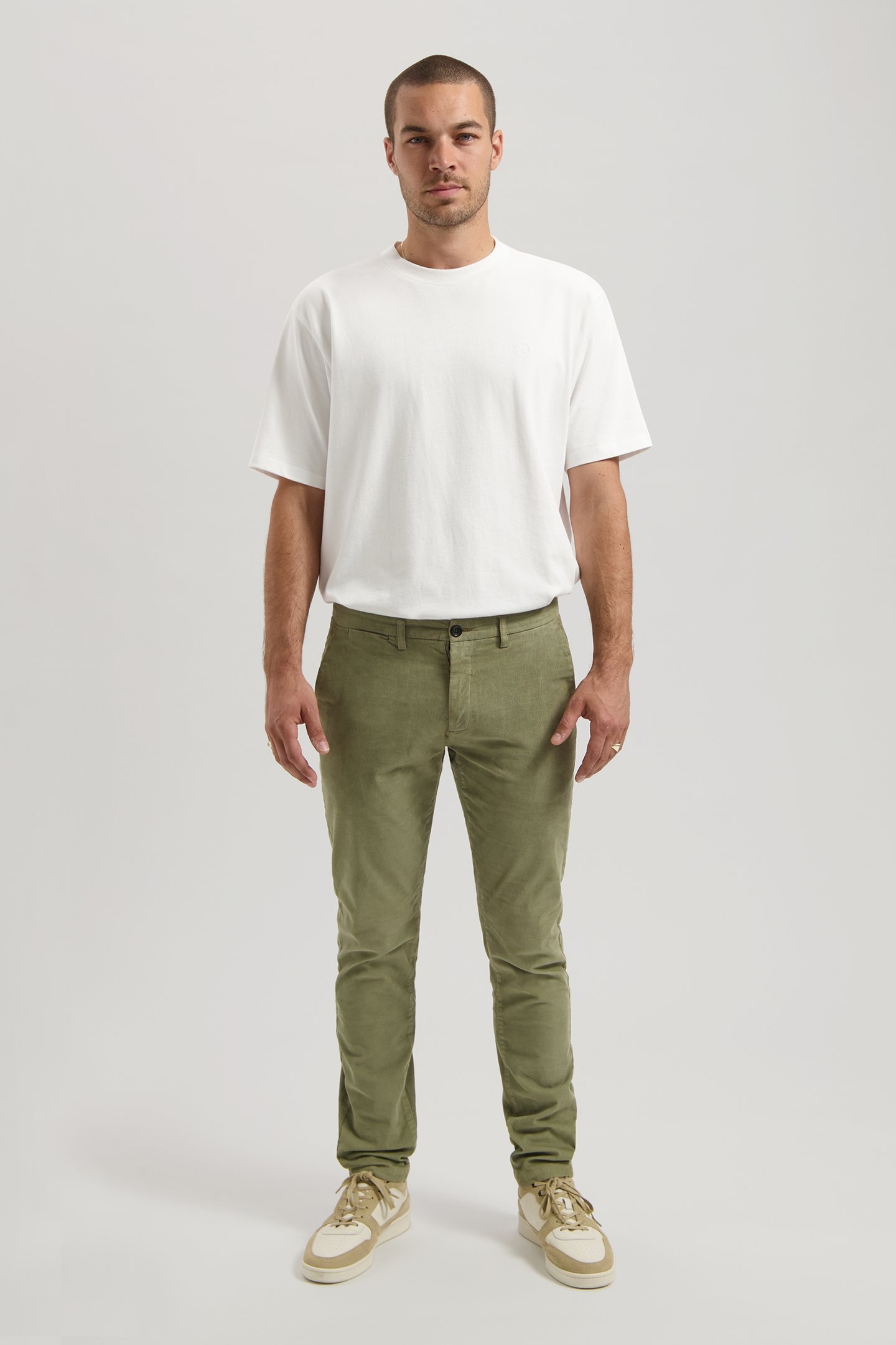 DS_LANCASTER RIBCORD CHINO DARK SAND 3