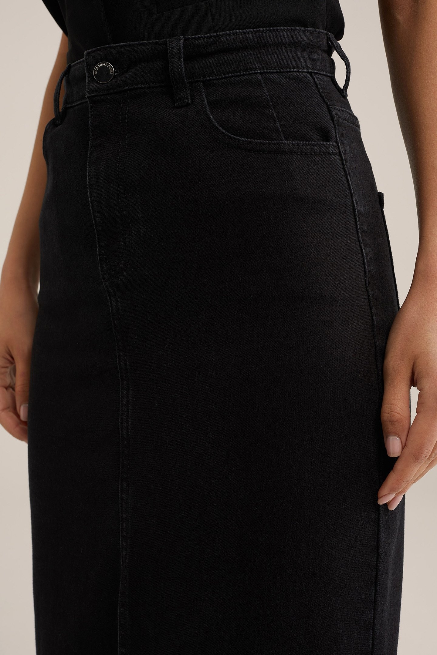 SKIRT MEDIUM LENGTH BLACK 6
