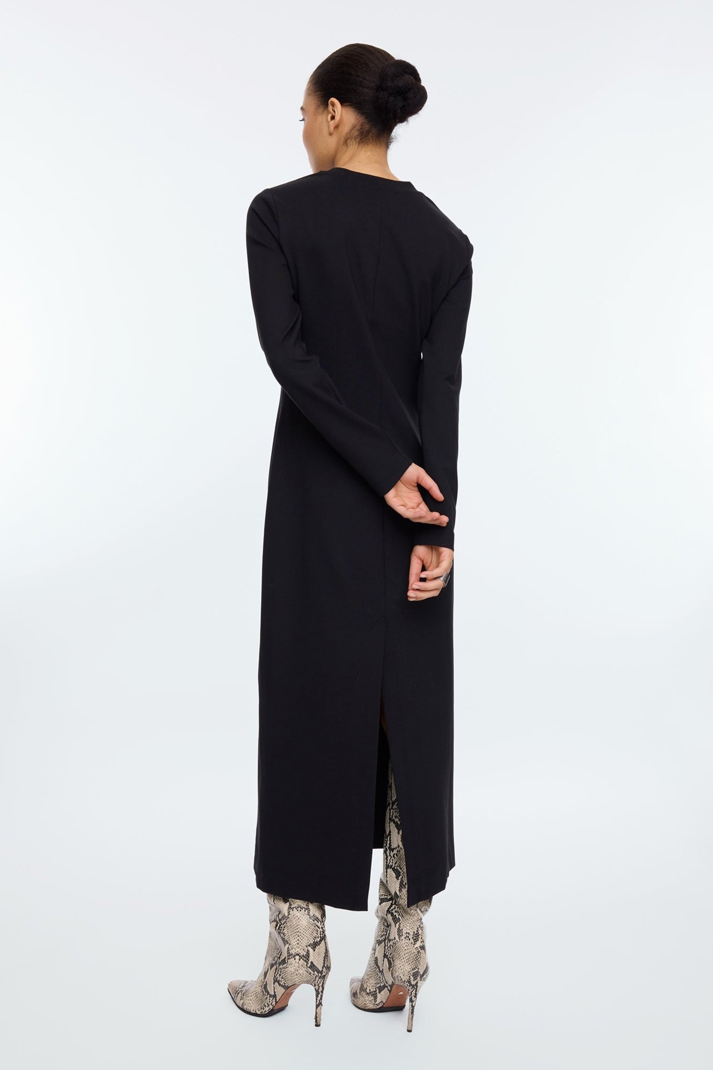 T-DRESS CORE BLACK 2