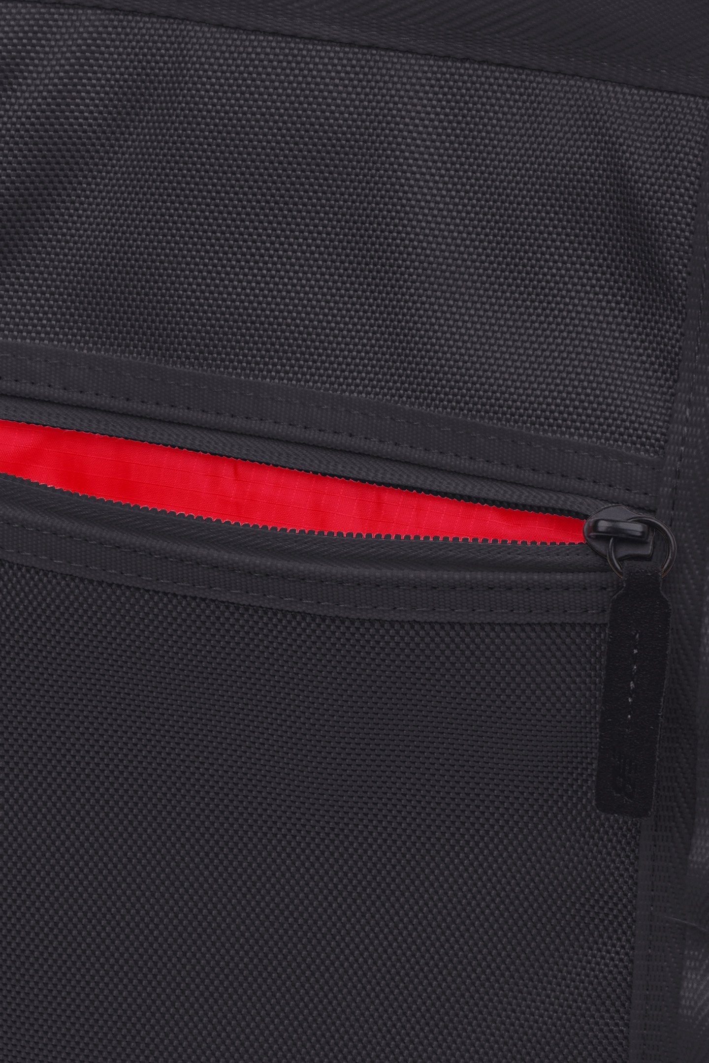 LEGACY ICON TOTE BAG IN BLACK 5