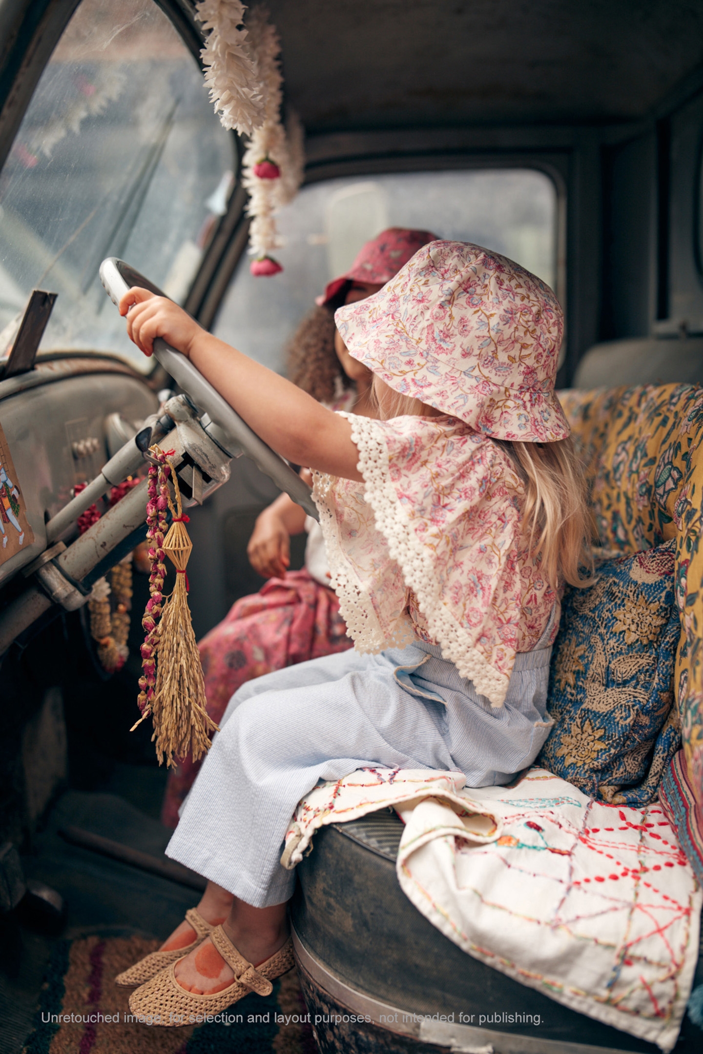 TOP INES CREAM PADMA MUDRA 3