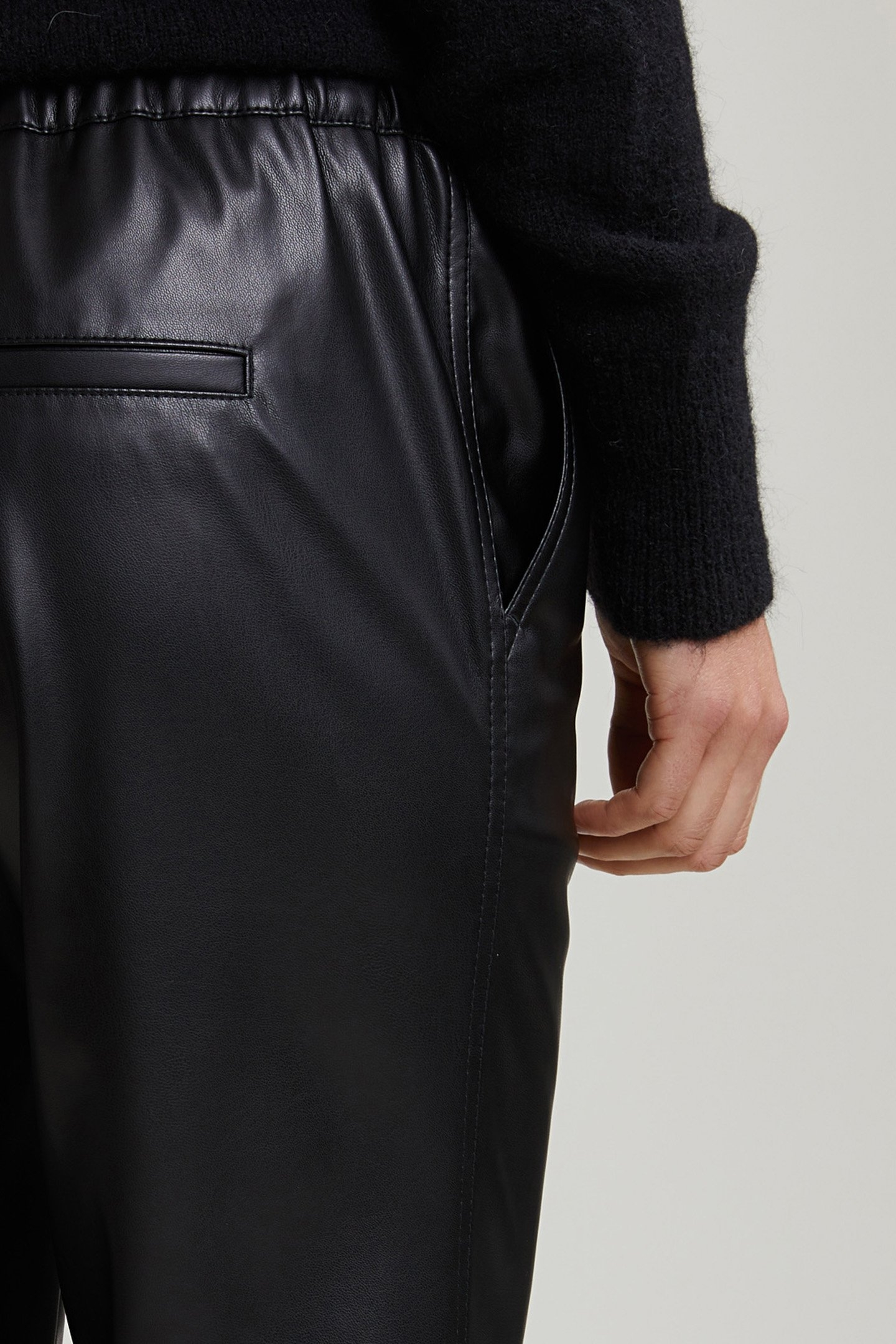 BLACK VEGAN LEATHER PANTS 5