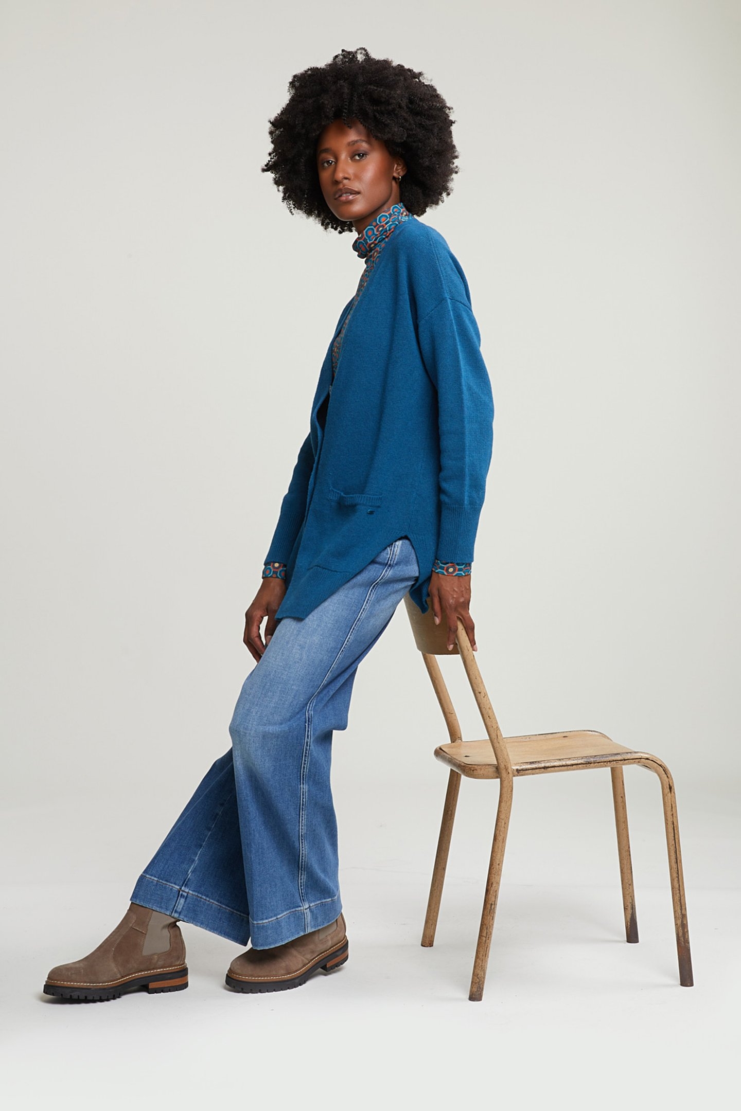 BLUE V-NECK BUTTONED CARDIGAN 2 POCKETS 3