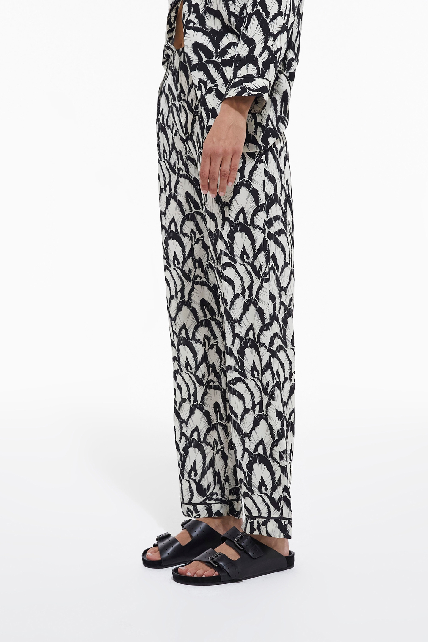 ELASTIC WAIST PANTS WITH BACK POCKET DETAIL 5