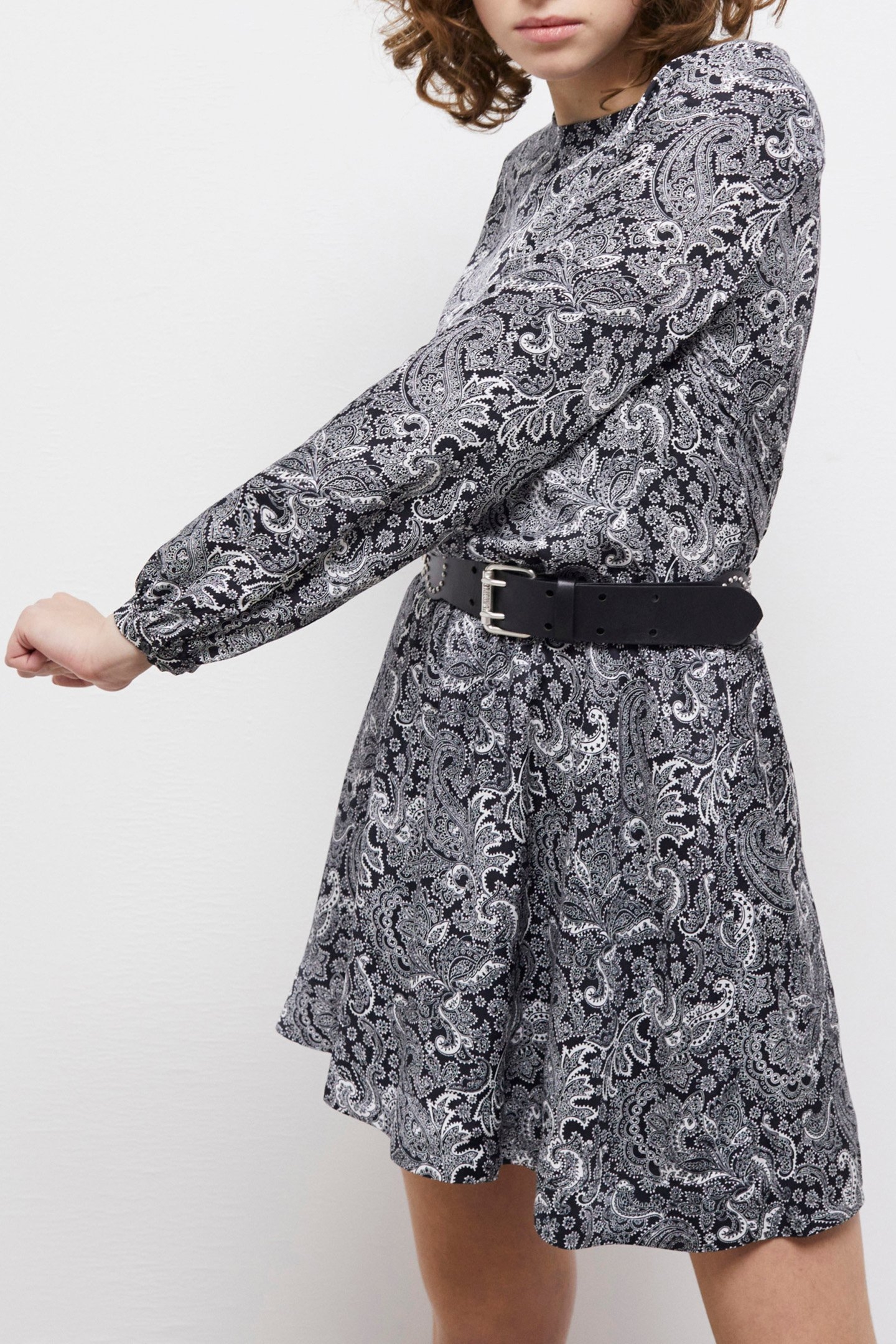 SHORT DRESS WITH LONG SLEEVES BLACK WHITE 4