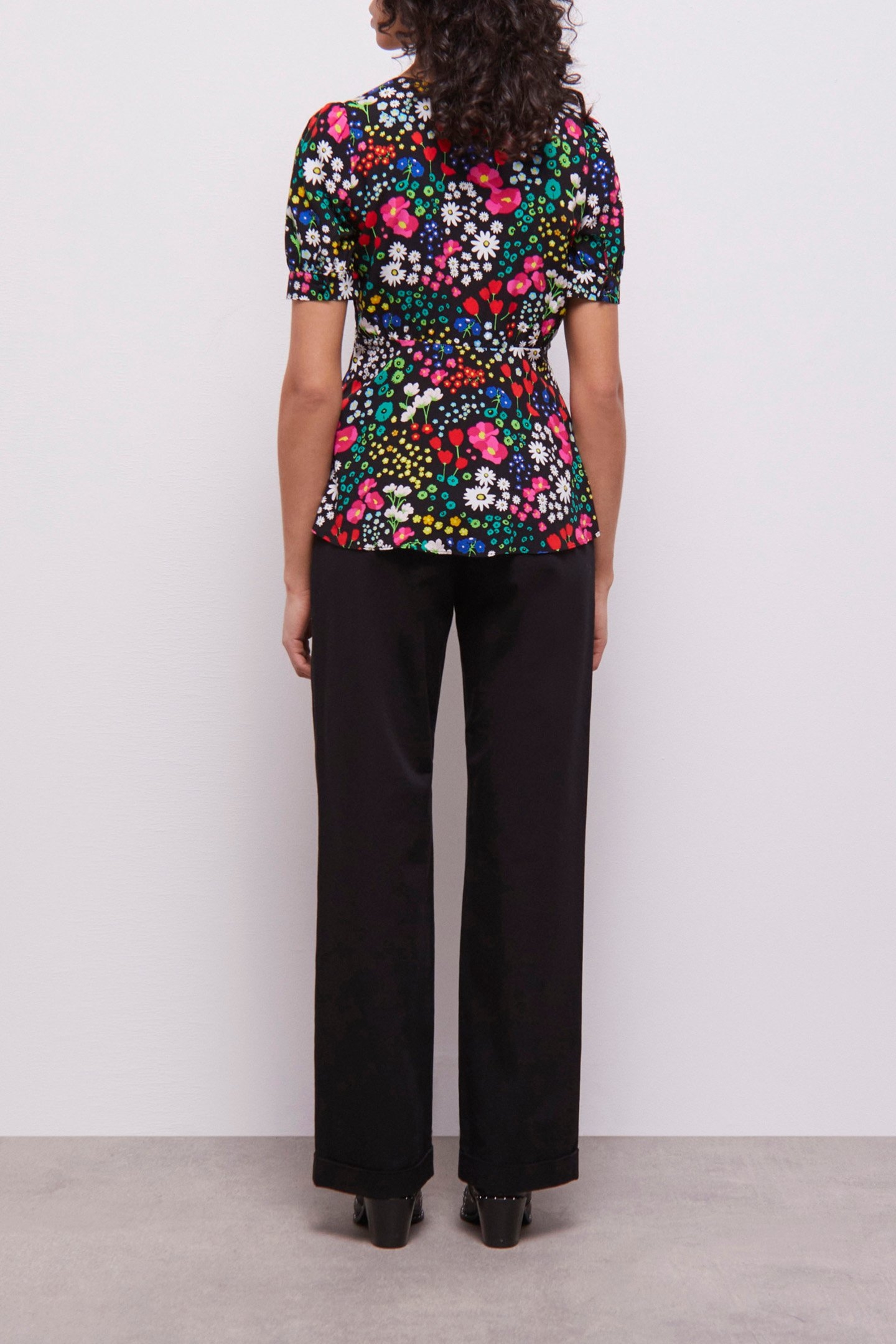 SHORT SLEEVE V-NECK TOP MULTICOLOR 3