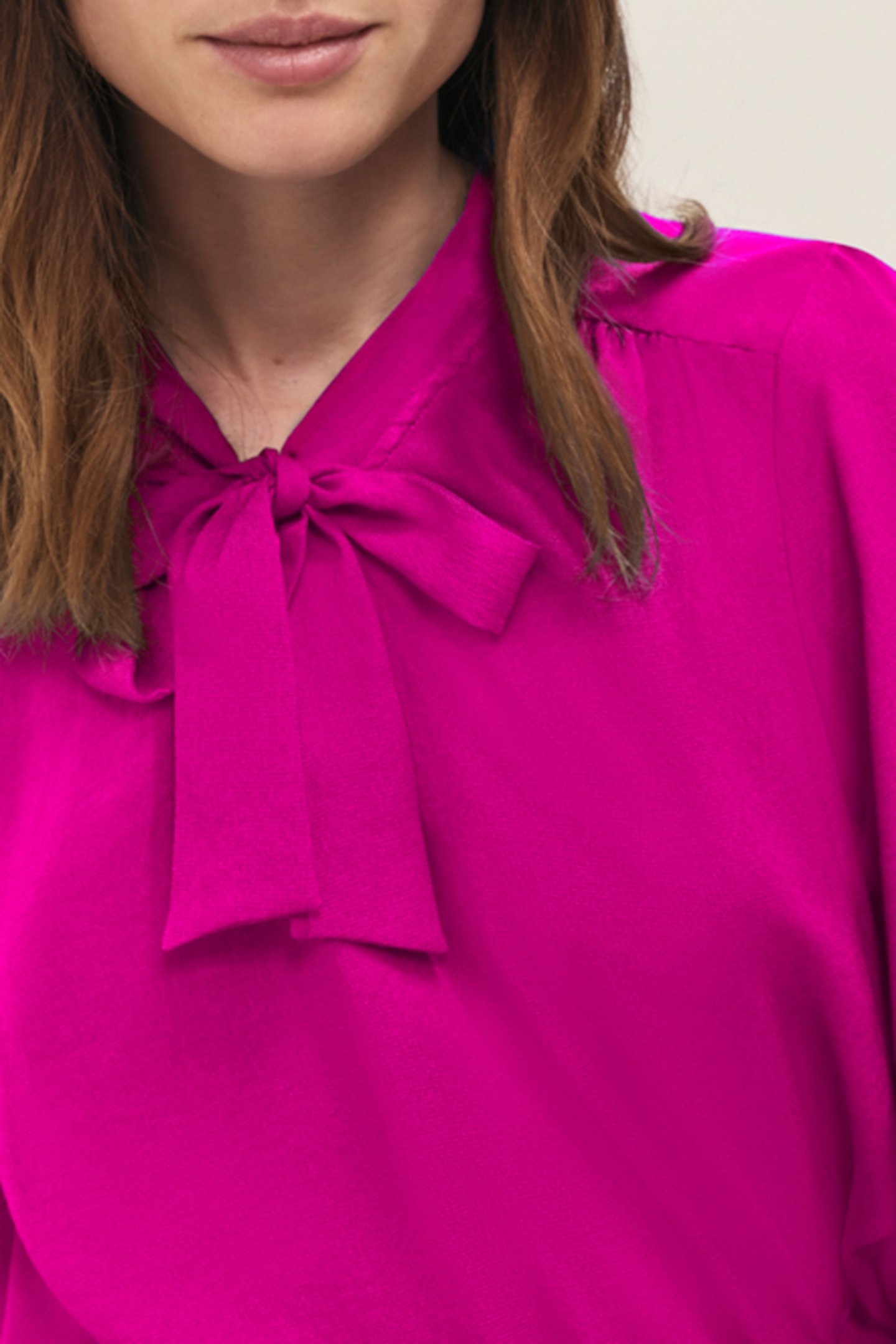 CYRILLE - FUCHSIA FLOWING BLOUSE WITH A LAVALLIÈRE COLLAR 5