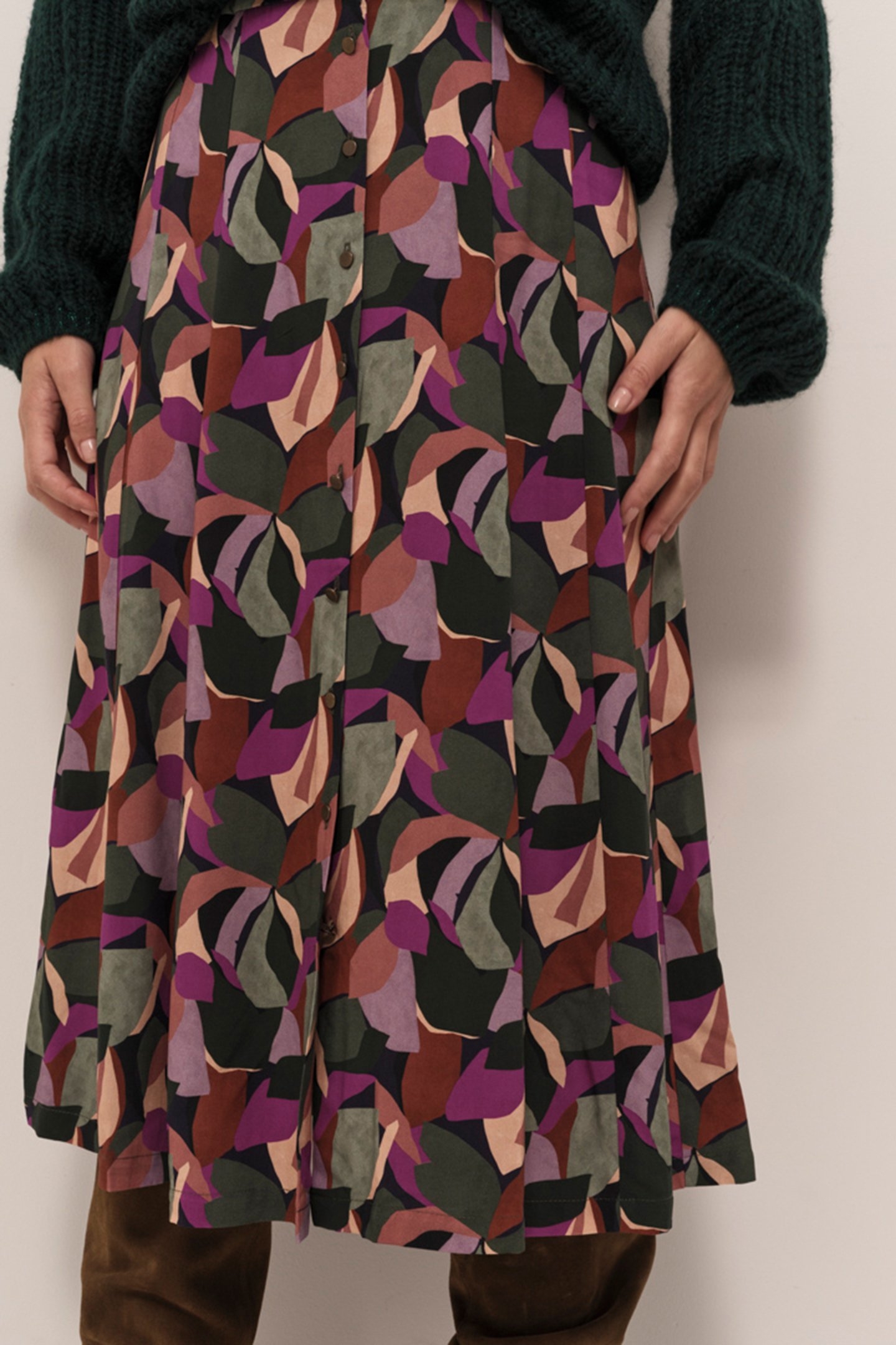 JOYAU - SYCAMORE MIDI SKIRT WITH ARTY PRINT IN COLOR 4