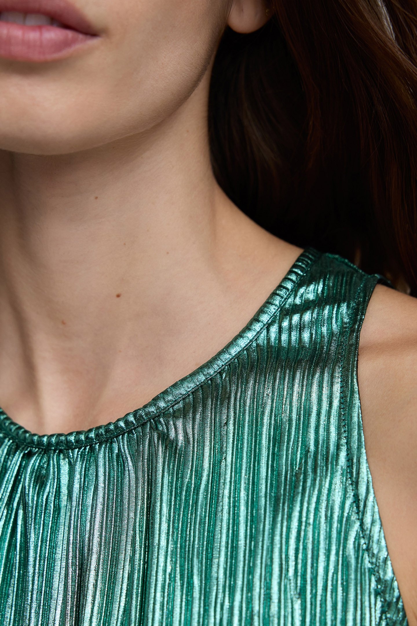 METALLIC EMERALD PLEATED TOP 4