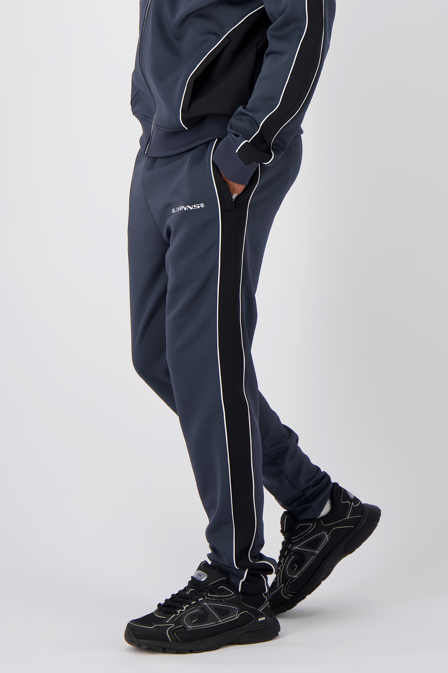 PANEL-V1 TRACKPANTS CHARCOAL 6