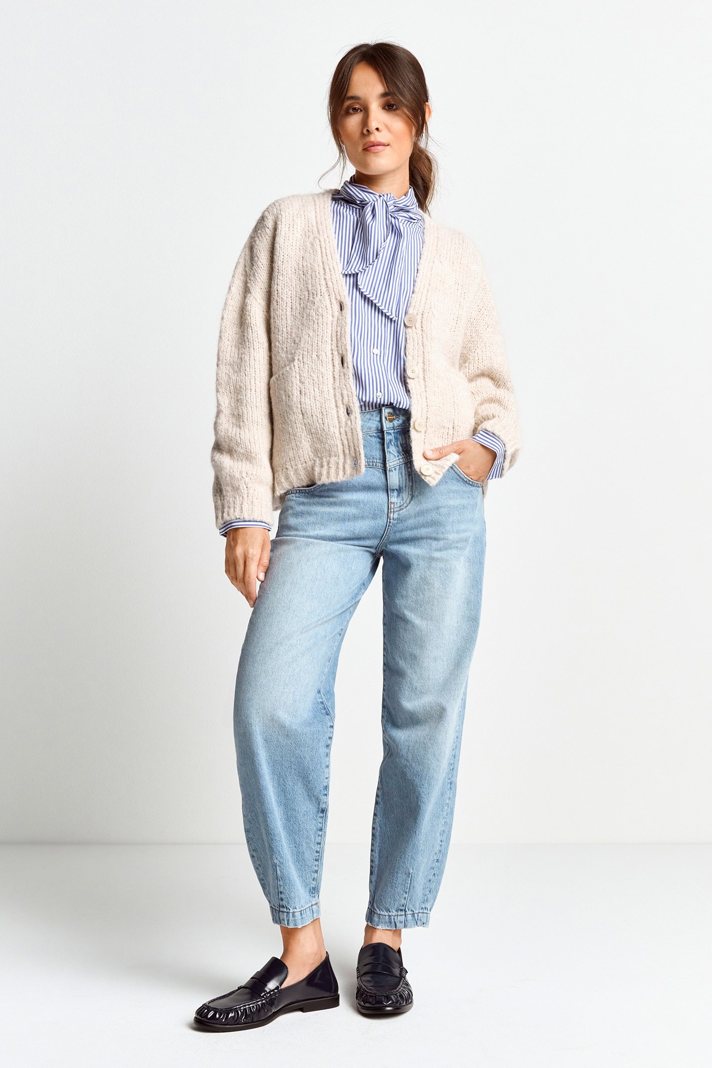 V-NECK CARDIGAN CAFFEE LATTE 1