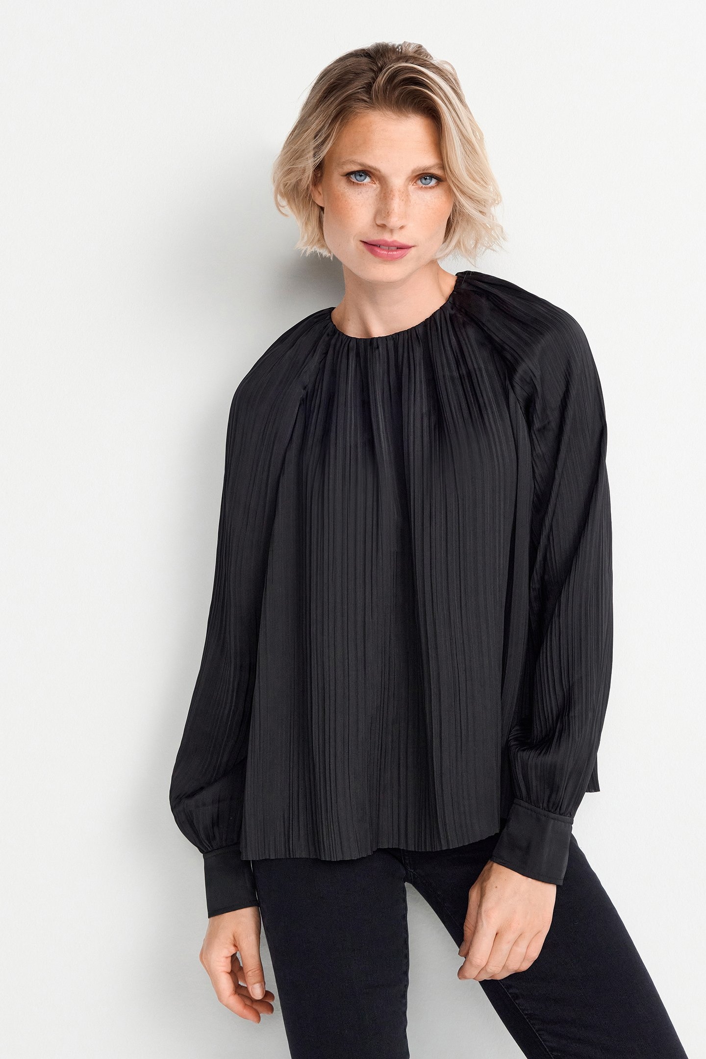 PLISSEE BLOUSE BLACK 1
