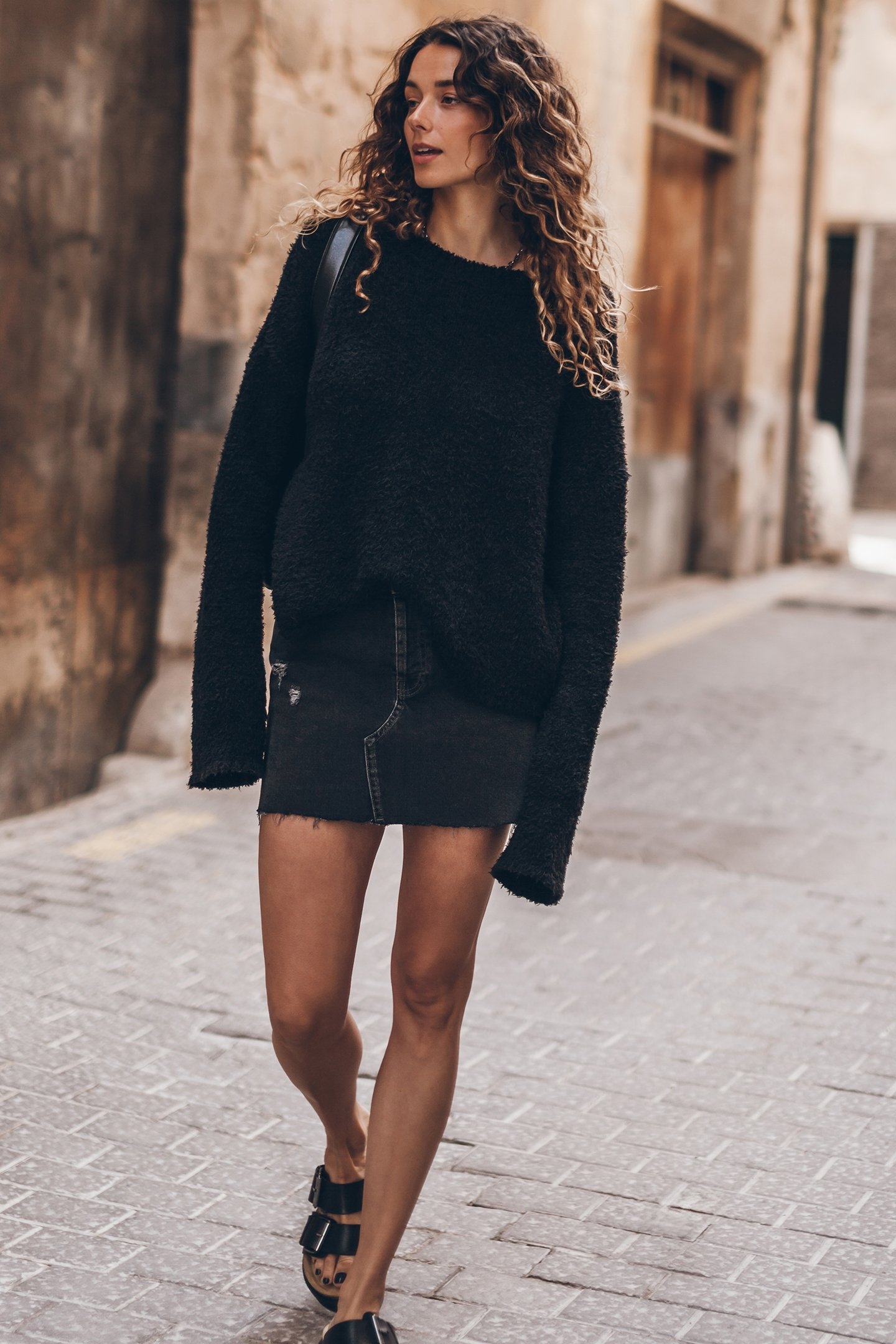 THE BLACK SOFT KNITTED SWEATER 3