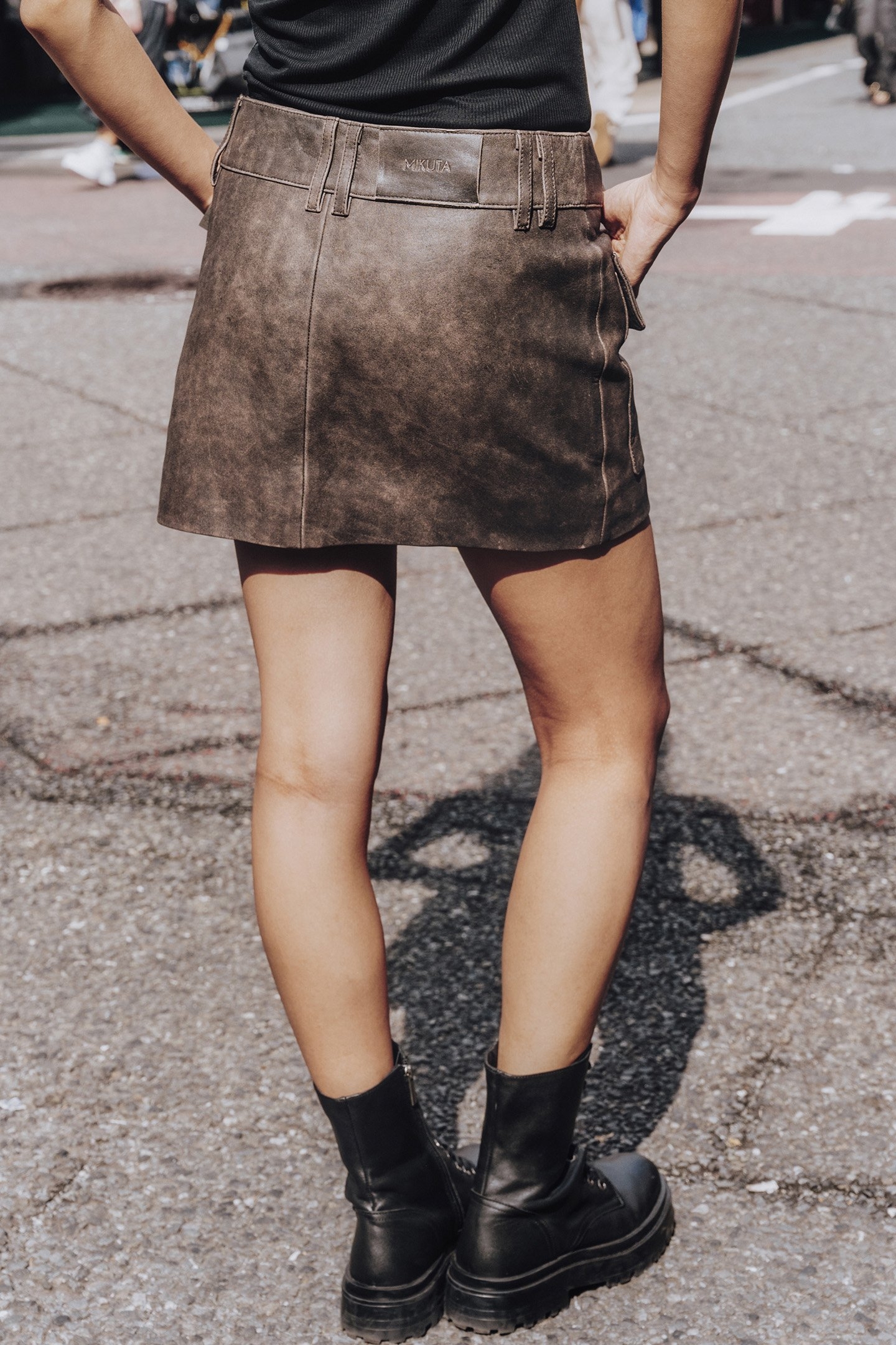 THE BROWN LEATHER MINI SKIRT 3