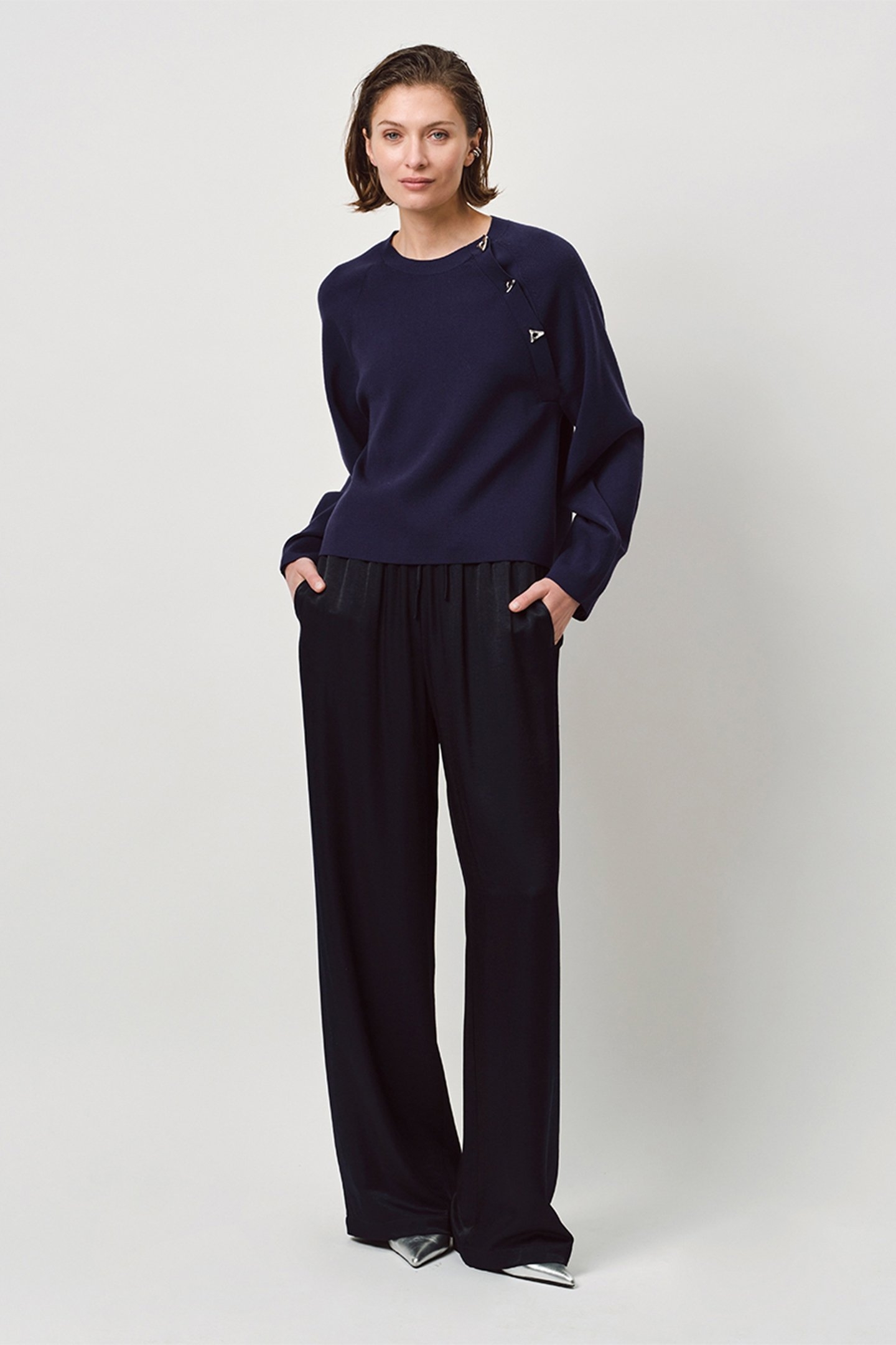 RESLY CUT OUT BOW SWEATER SAPPHIRE 1