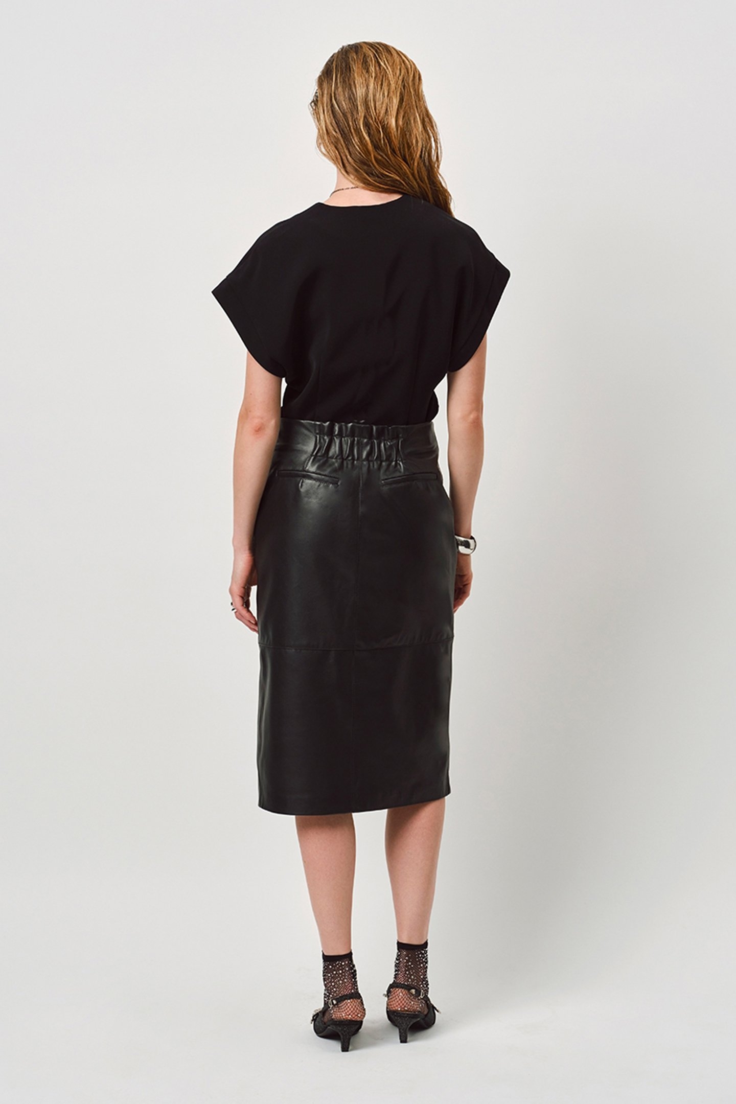 HENNE DETAILED SLIT TOP RAVEN 2