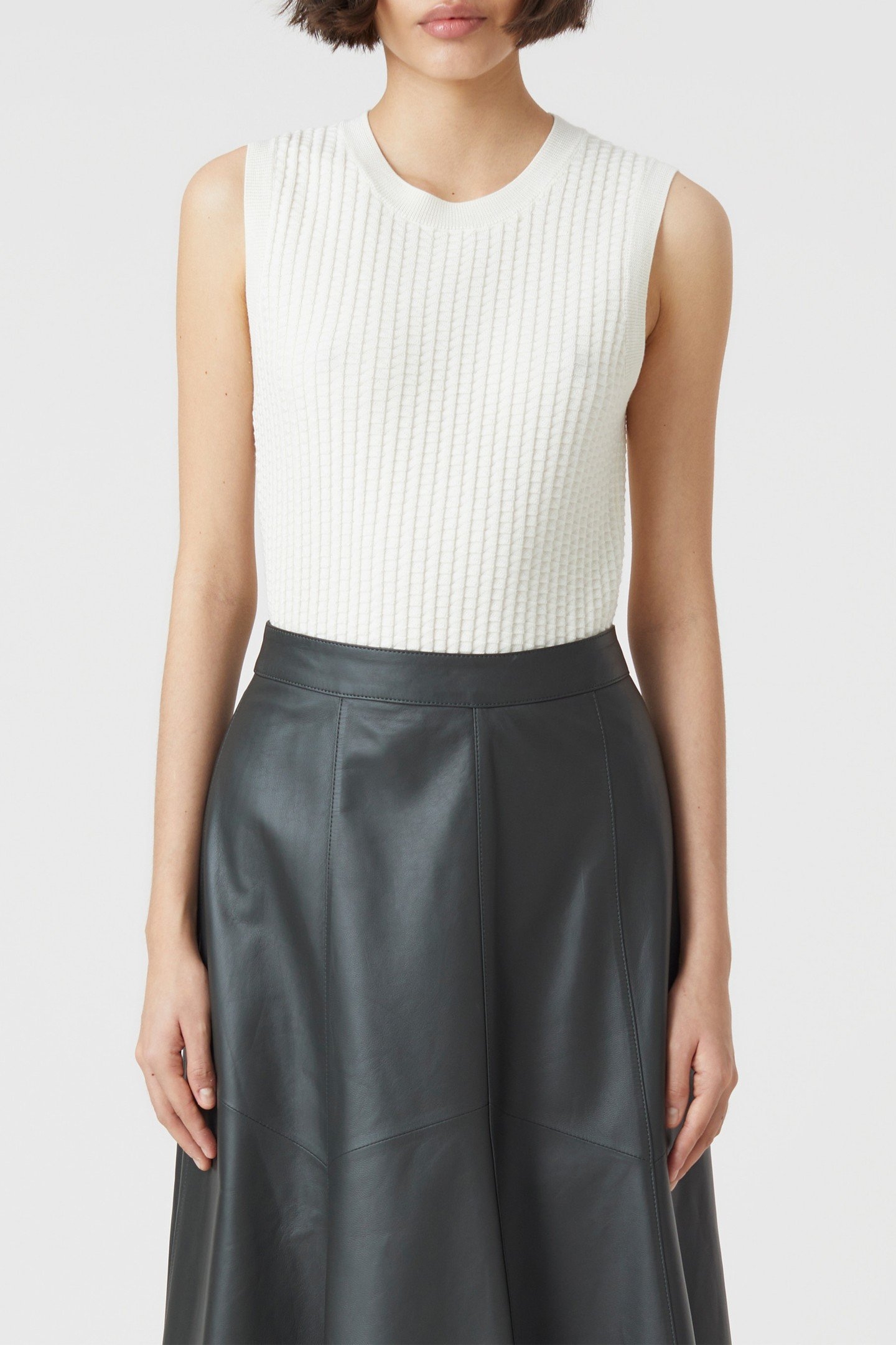 VEST CREW NECK KNITS IVORY 1