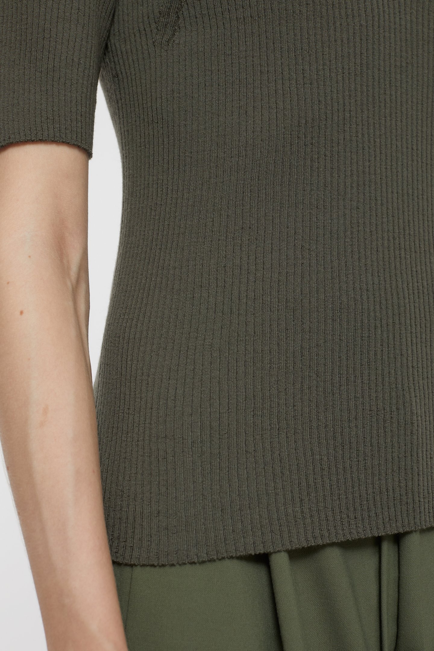 CREW NECK SHORT SLEEVE KNITS ARMY GREEN 8