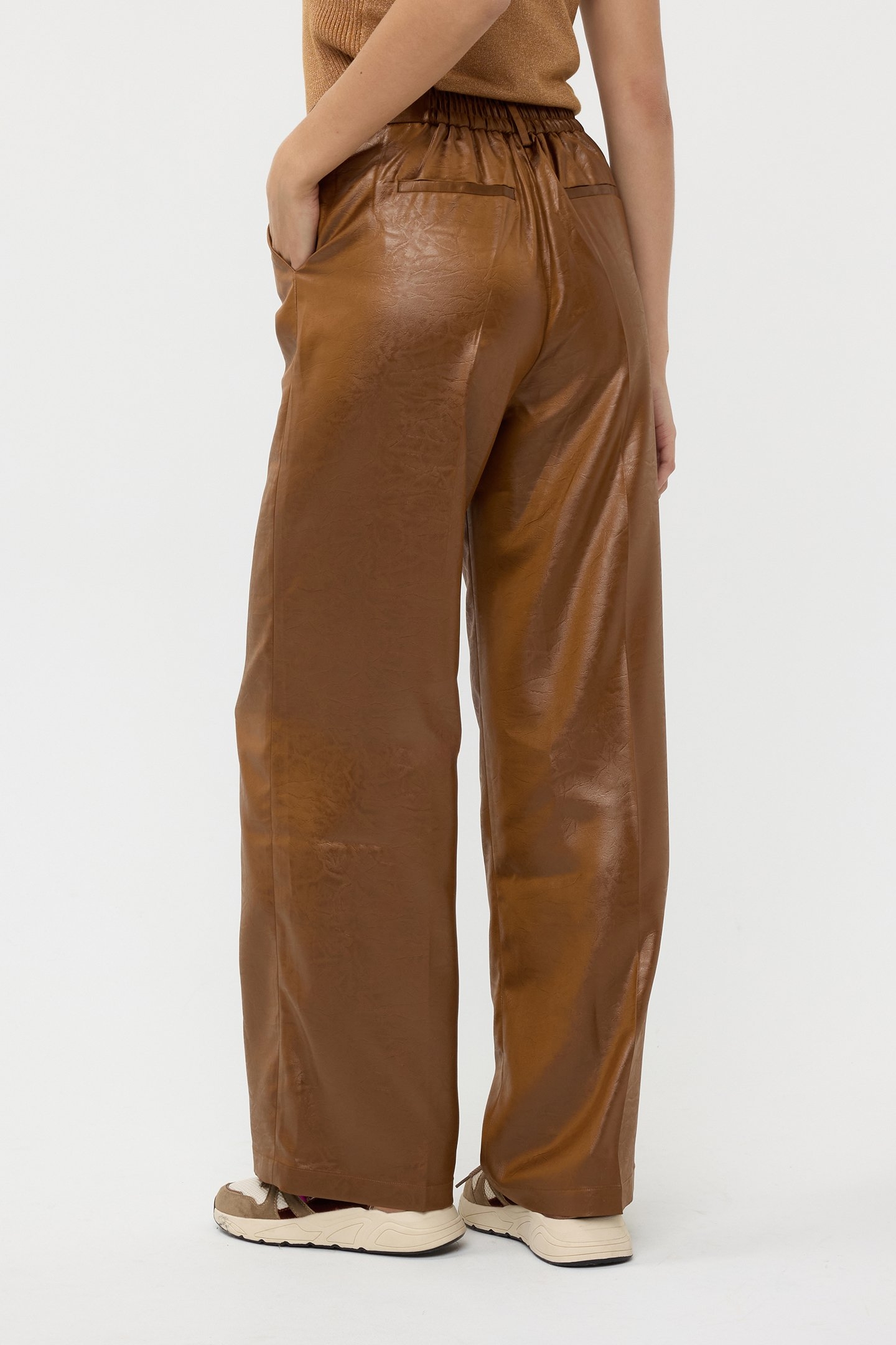 TROUSERS METALLIC EM BRANDY 3