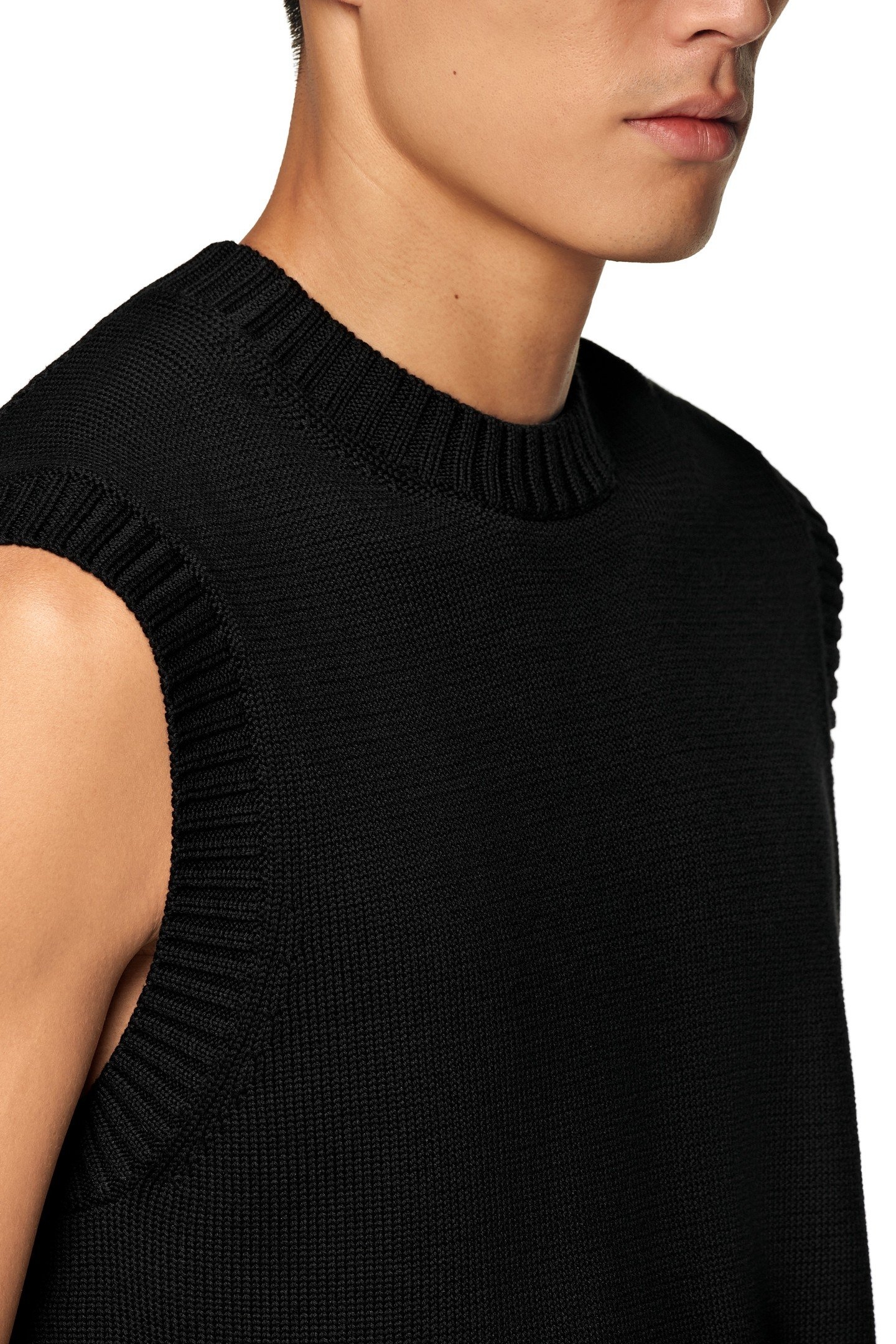 SLEVELESS CREW VEST BLACK BLACK 7