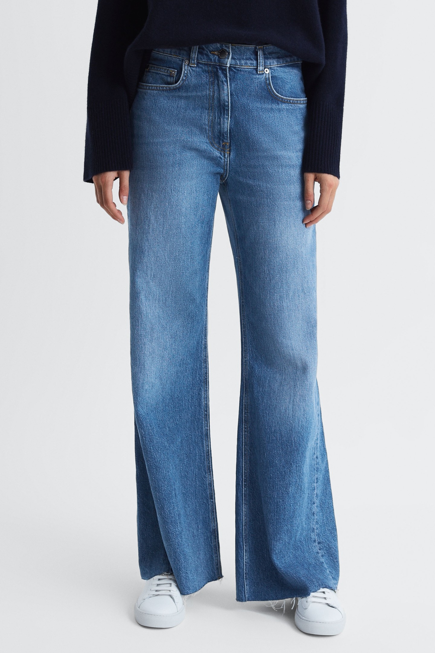 SIDE DETAIL FLARE JEAN MID BLUE 1