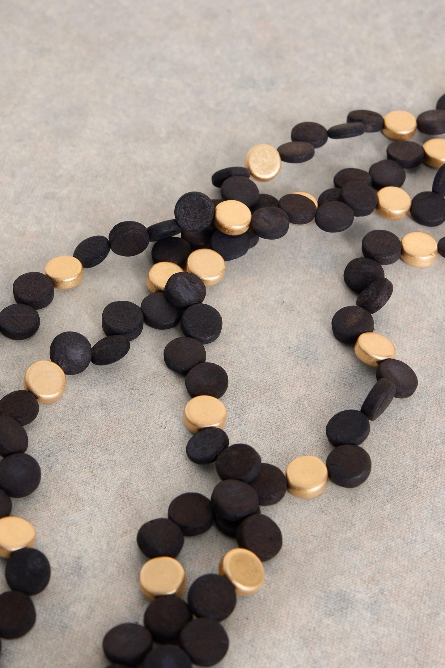 VERA CLUSTER NECKLACE BLACK MULTI 2