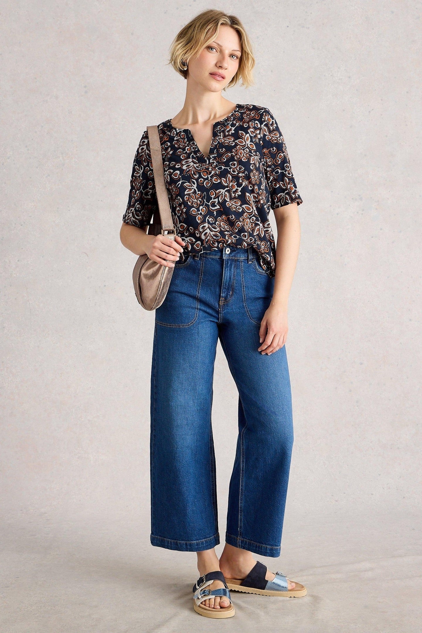 WEAVER NOTCH NECK TEE NAVY PRINT 1
